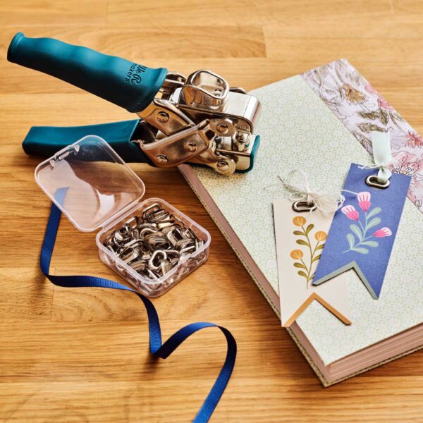 Crop-A-Dile Oval Punch and Eyelet Setter - We R Makers (735146)